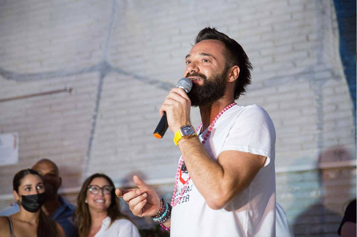 Estepona homenajea a María Bravo por una vida dedicada a mejorar la de los demás.